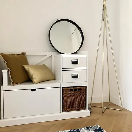 Charming And Modernly Designed 2 Bedroom - Old Town Apartament