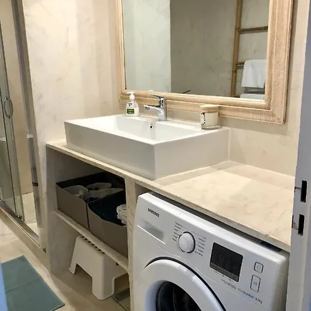 Apartament Charming And Modernly Designed 2 Bedroom - Old Town Antibes
